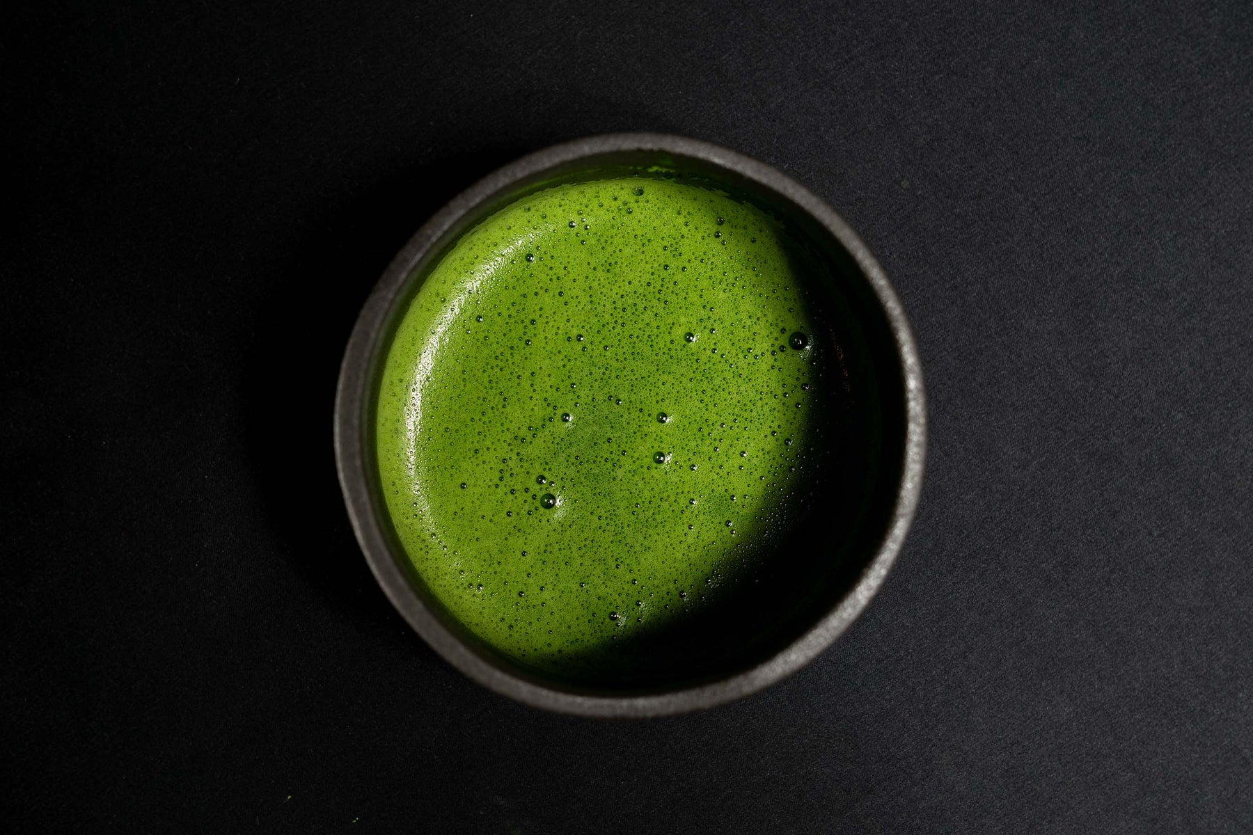 Bol de thé matcha bio traditionnel cérémonie
