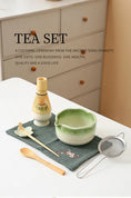 Charger l'image dans la visionneuse de la galerie, Kit Matcha Floral Vert – Bol Matcha Céramique et Fouet Matcha pour THÉ MATCHA
