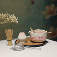 Charger l'image dans la visionneuse de la galerie, Kit Matcha rose Sakura – Set Matcha Cérémonie pour THÉ MATCHA