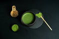 Charger l'image dans la visionneuse de la galerie, Accessoire cérémonie du thé matcha: 
 fouet chasen, bol chawan, et spatule en bambou avec matcha bio japonais