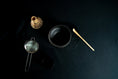Charger l'image dans la visionneuse de la galerie, Accessoire cérémonie du thé matcha: 
 fouet chasen, bol chawan, et spatule en bambou avec matcha bio japonais