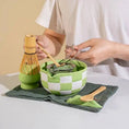Charger l'image dans la visionneuse de la galerie, Bol Matcha Rose Damier – Bol Céramique et Support Fouet - Oshi Matcha
