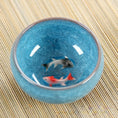 Charger l'image dans la visionneuse de la galerie, Bol Matcha – The Matcha – Bleu Profond Motif Poisson Koi - Oshi Matcha