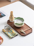Charger l'image dans la visionneuse de la galerie, Kit Matcha Floral Vert – Bol Matcha Céramique et Fouet Matcha pour THÉ MATCHA - Oshi Matcha