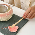 Charger l'image dans la visionneuse de la galerie, Kit Matcha Sakura – Set Matcha Cérémonie pour THÉ MATCHA - Oshi Matcha