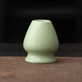Charger l'image dans la visionneuse de la galerie, The Matcha – Support Fouet Matcha en Céramique (Porte Chasen) - Oshi Matcha