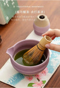 Charger l'image dans la visionneuse de la galerie, Kit Matcha Floral Violet – Bol Matcha Céramique et Fouet Matcha pour THÉ MATCHA
