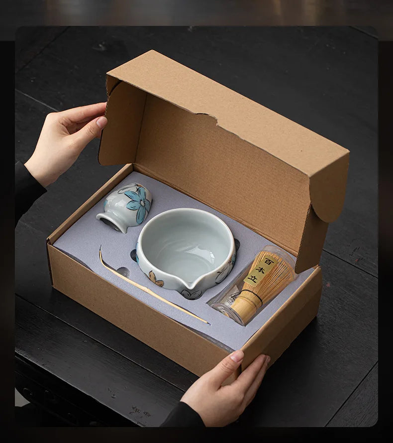 Coffret Matcha Floral Bleu – Rituel Japonais avec Fouet Bambou