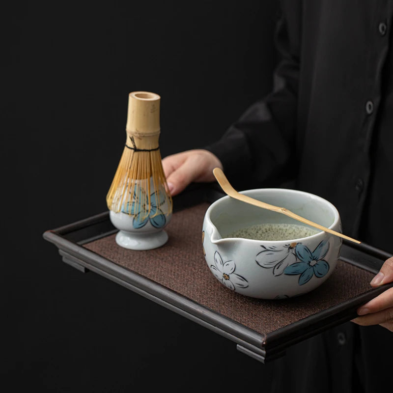 Coffret Matcha Floral Bleu – Rituel Japonais avec Fouet Bambou