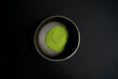 Charger l'image dans la visionneuse de la galerie, Thé matcha bio de cérémonie cueilli à la main au japon vert émeraude
