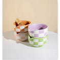 Charger l'image dans la visionneuse de la galerie, Bol Matcha Rose Damier – Bol Céramique et Support Fouet - Oshi Matcha
