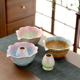 Charger l'image dans la visionneuse de la galerie, Bol Matcha – The Matcha – Floral Rose avec Support Fouet - Oshi Matcha
