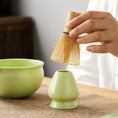 Charger l'image dans la visionneuse de la galerie, Bol Matcha Vert Céramique – Bol Verseur pour Préparer le Matcha - Oshi Matcha
