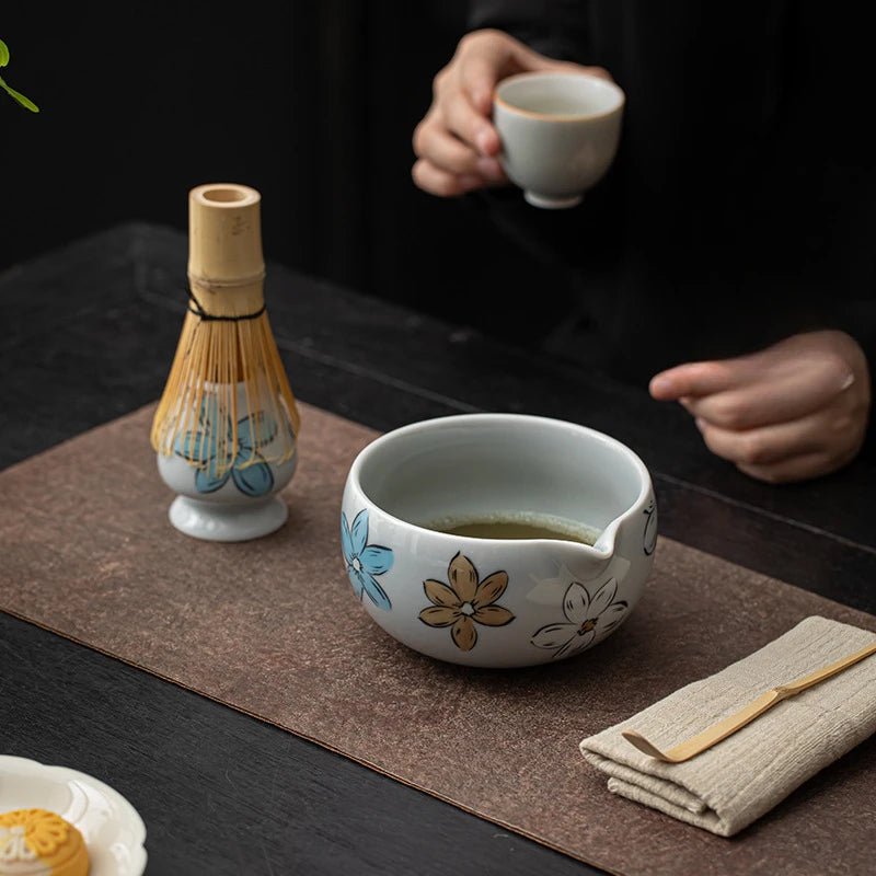 Coffret Matcha Floral Bleu – Rituel Japonais avec Fouet Bambou - Oshi Matcha