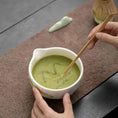 Charger l'image dans la visionneuse de la galerie, Kit Matcha Floral Japonais – Bol Matcha Fleuri et Fouet Matcha pour THÉ MATCHA - Oshi Matcha

