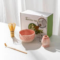 Charger l'image dans la visionneuse de la galerie, Kit Matcha Japonais Rose – Bol Matcha Céramique et Fouet Matcha pour THÉ MATCHA - Oshi Matcha
