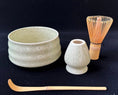 Charger l'image dans la visionneuse de la galerie, Kit Matcha Japonais Rustique – Bol Matcha Vert Texturé et Fouet Matcha pour THÉ MATCHA - Oshi Matcha

