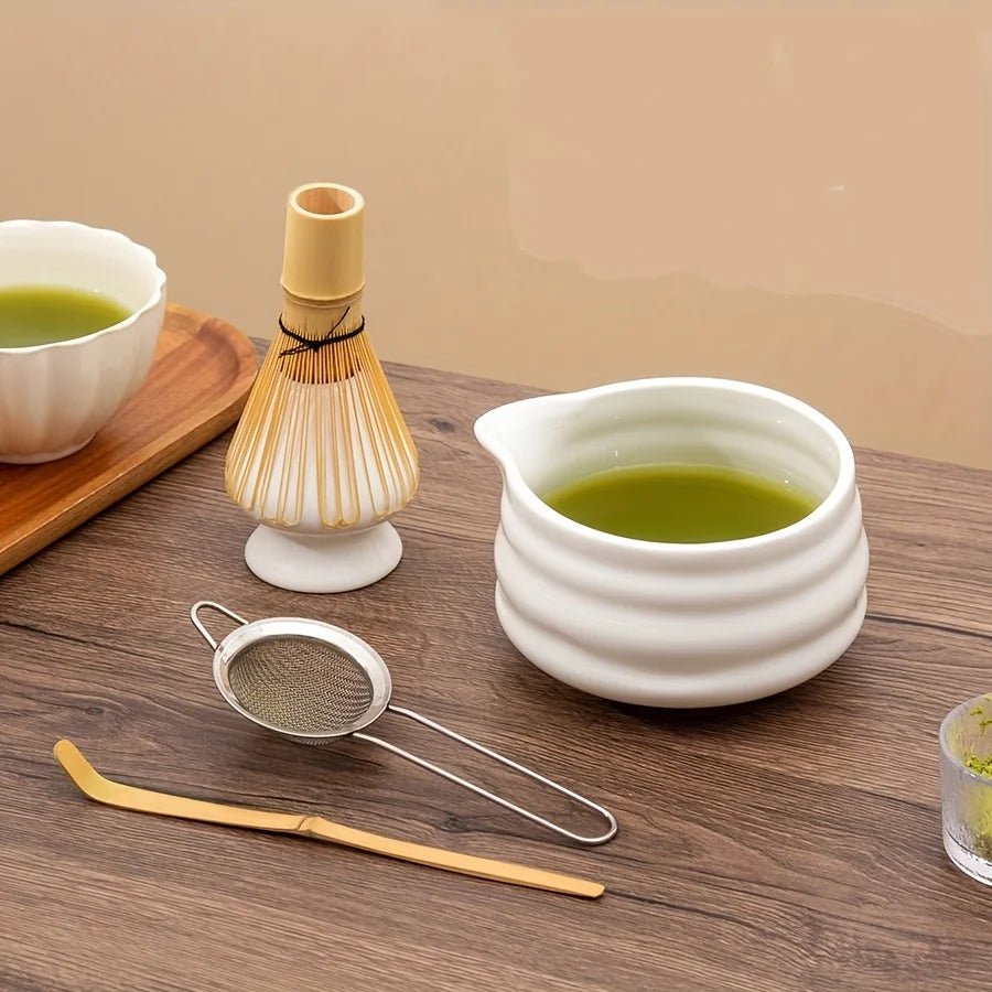 Kit Matcha – The Matcha – Blanc Moderne avec Bol Verseur et Chasen - Oshi Matcha