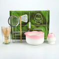 Charger l'image dans la visionneuse de la galerie, Kit Matcha – The Matcha – Rose Sakura avec Fouet Bambou et Accessoires - Oshi Matcha
