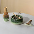 Charger l'image dans la visionneuse de la galerie, Kit Matcha – The Matcha – Sable Naturel avec Coffret Cadeau et Accessoires - Oshi Matcha
