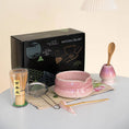 Charger l'image dans la visionneuse de la galerie, Kit Matcha – The Matcha – Sable Naturel avec Coffret Cadeau et Accessoires - Oshi Matcha
