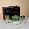 Charger l'image dans la visionneuse de la galerie, Kit Matcha – The Matcha – Sable Naturel avec Coffret Cadeau et Accessoires - Oshi Matcha
