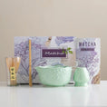 Charger l'image dans la visionneuse de la galerie, Kit Matcha – The Matcha – Sakura Rose avec Bol Verseur et Fouet Bambou - Oshi Matcha
