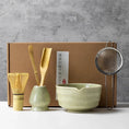 Charger l'image dans la visionneuse de la galerie, Kit Matcha – The Matcha – Vert Jade avec Coffret Cadeau et Accessoires - Oshi Matcha
