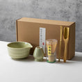 Charger l'image dans la visionneuse de la galerie, Kit Matcha Vert Jade – Bol Céramique, Fouet Bambou et Accessoires - Oshi Matcha
