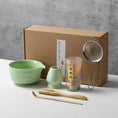Charger l'image dans la visionneuse de la galerie, Kit Matcha Vert Jade – Bol Céramique, Fouet Bambou et Accessoires - Oshi Matcha
