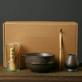 Charger l'image dans la visionneuse de la galerie, Rituel Matcha Marron – Set Céramique avec Fouet Bambou - Oshi Matcha
