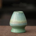 Charger l'image dans la visionneuse de la galerie, Support Fouet Matcha – The Matcha – Dégradé en Céramique (Porte Chasen) - Oshi Matcha
