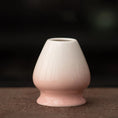 Charger l'image dans la visionneuse de la galerie, The Matcha – Support Fouet Matcha en Céramique (Porte Chasen) - Oshi Matcha
