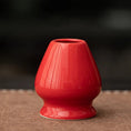 Charger l'image dans la visionneuse de la galerie, The Matcha – Support Fouet Matcha en Céramique (Porte Chasen) - Oshi Matcha
